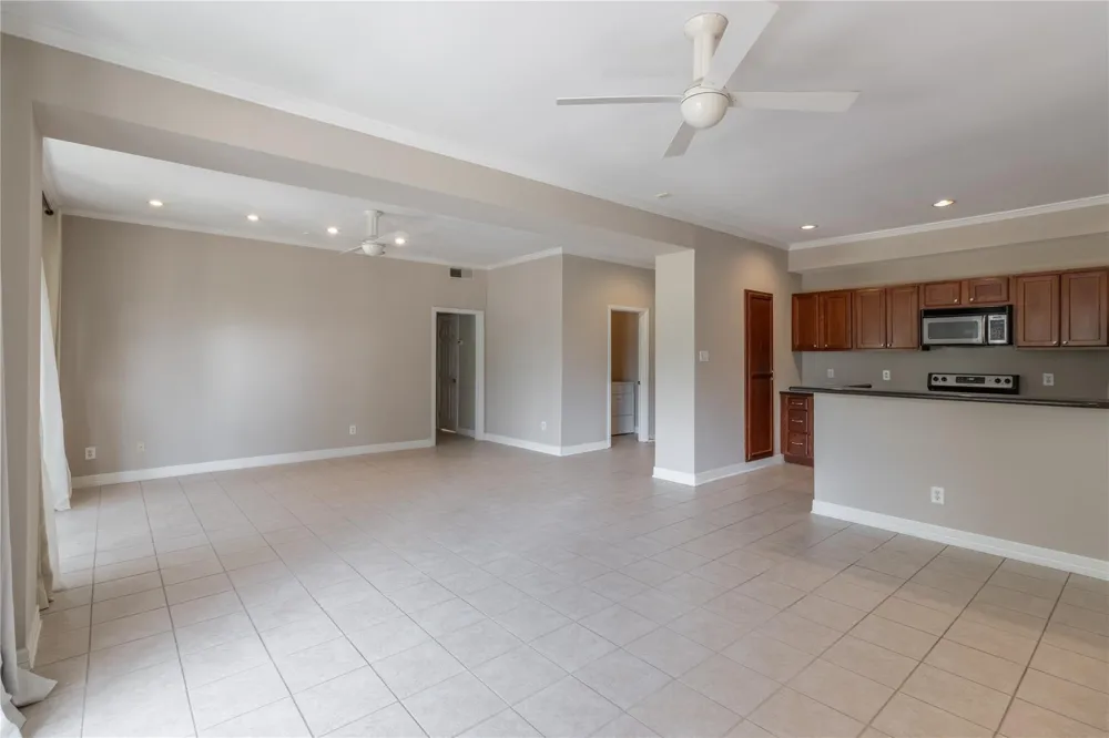 4515 Briar Hollow Place #304 Houston, TX 77027