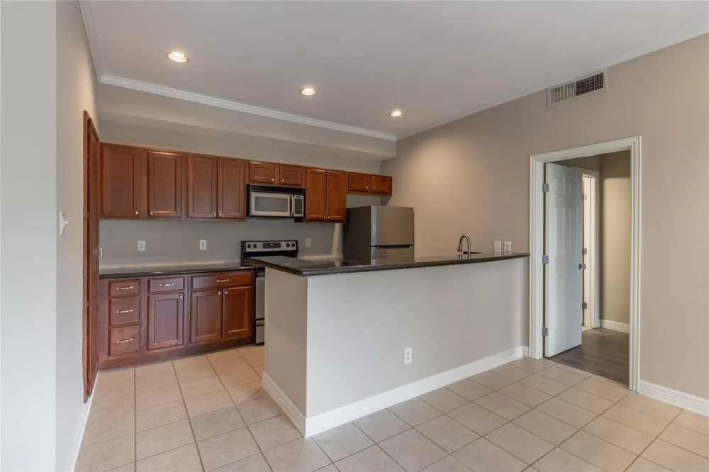 4515 Briar Hollow Place #304 Houston, TX 77027