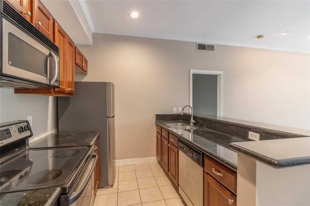 4515 Briar Hollow Place #304 Houston, TX 77027