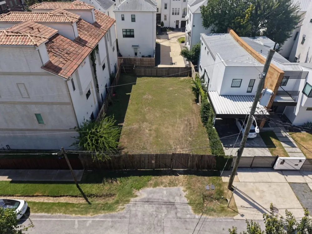 105 Arnold Street Houston, TX 77007