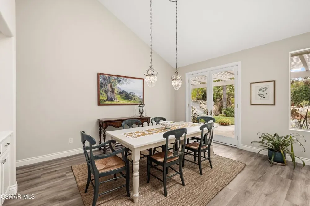 1820 Crystal View Circle Newbury Park, CA 91320