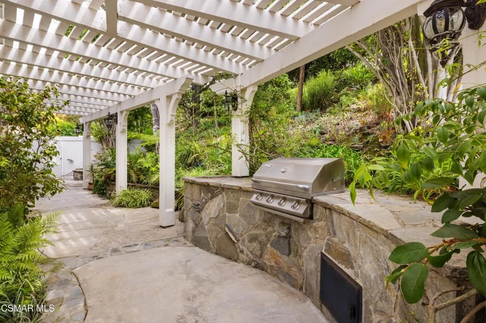 1820 Crystal View Circle Newbury Park, CA 91320