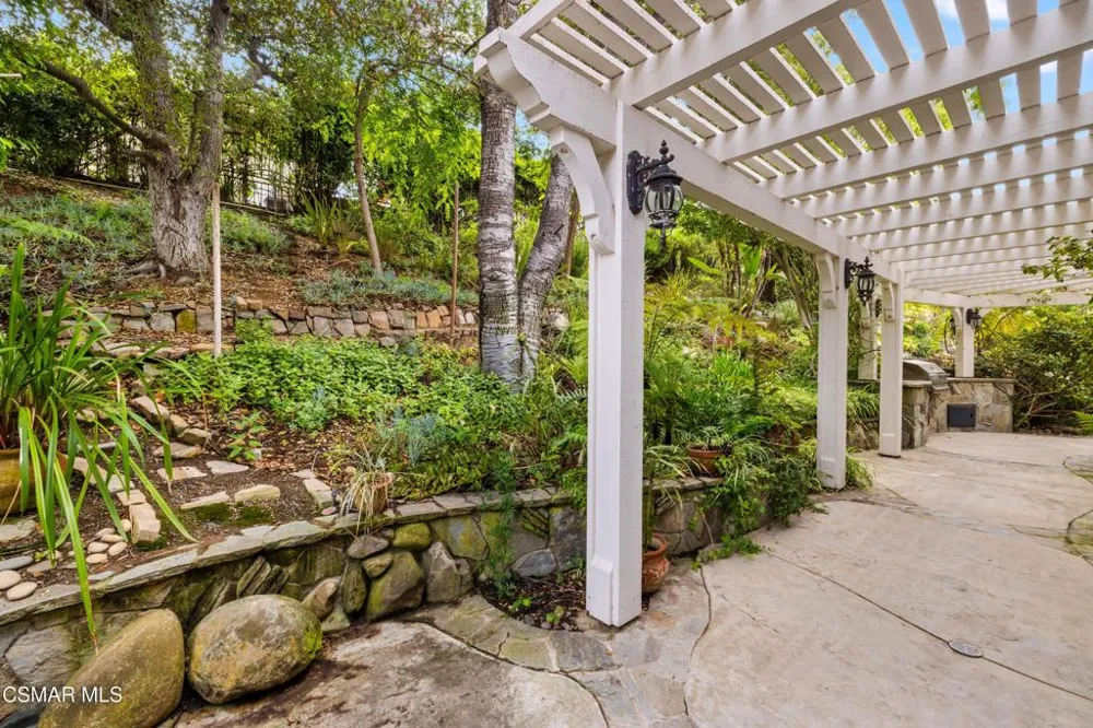 1820 Crystal View Circle Newbury Park, CA 91320