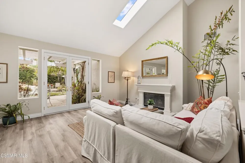 1820 Crystal View Circle Newbury Park, CA 91320