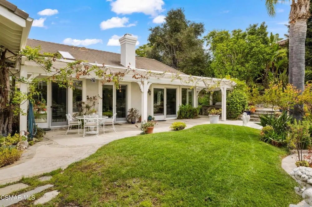 1820 Crystal View Circle Newbury Park, CA 91320