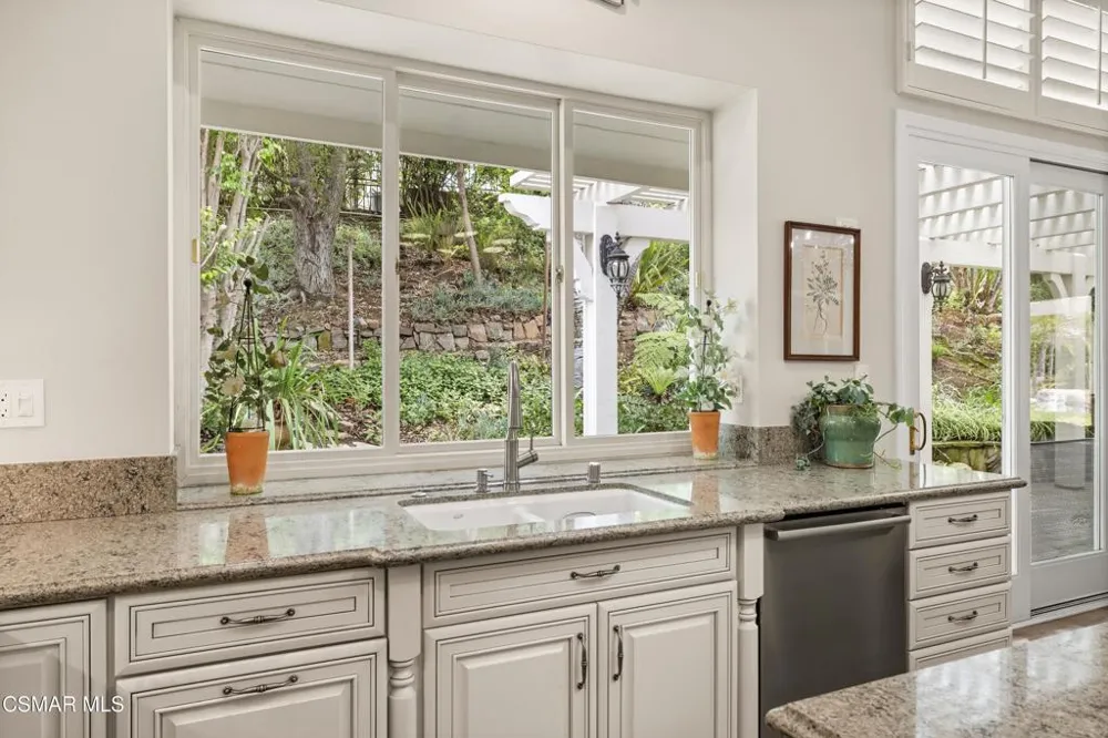 1820 Crystal View Circle Newbury Park, CA 91320