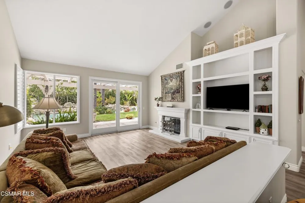 1820 Crystal View Circle Newbury Park, CA 91320