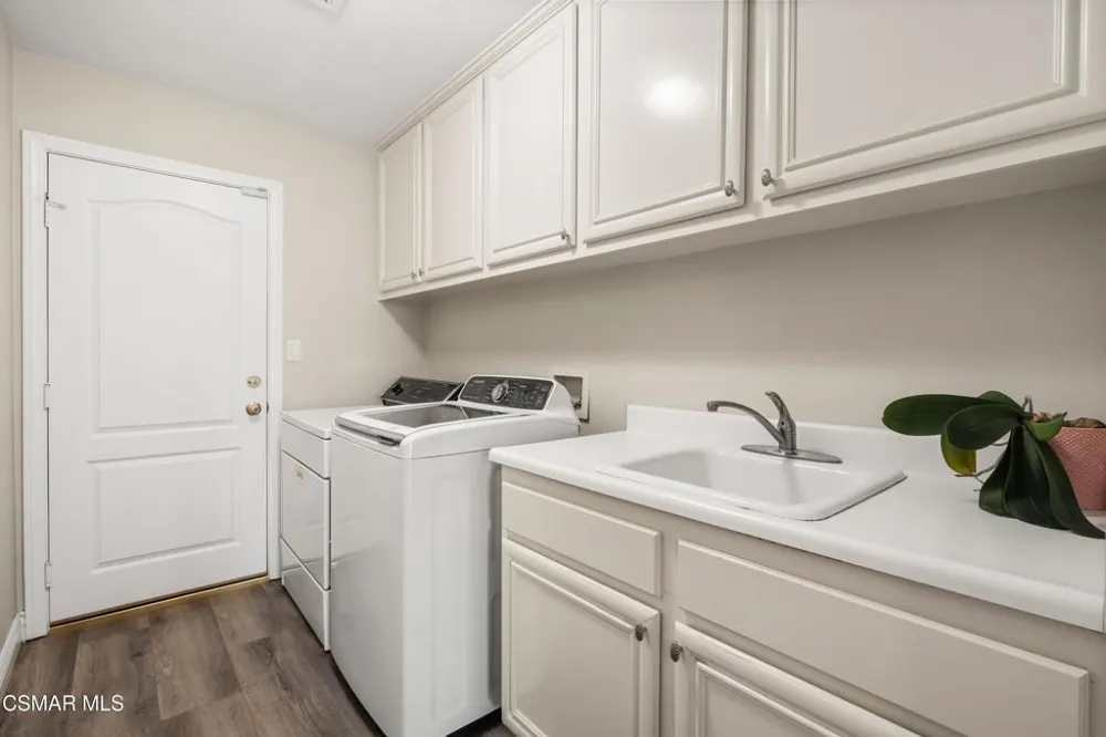 1820 Crystal View Circle Newbury Park, CA 91320