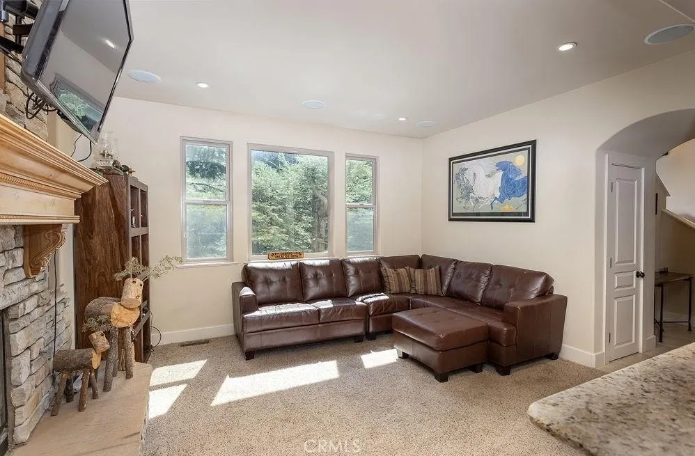 1157 Scenic Lake Arrowhead, CA 92378
