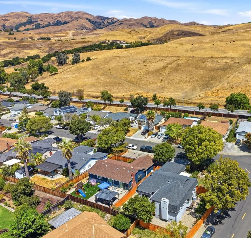 229 Spring Valley Lane Milpitas, CA 95035