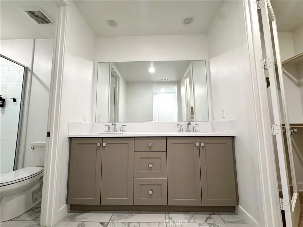 147 Sash Irvine, CA 92618