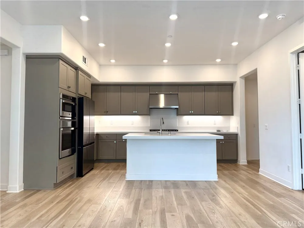 147 Sash Irvine, CA 92618