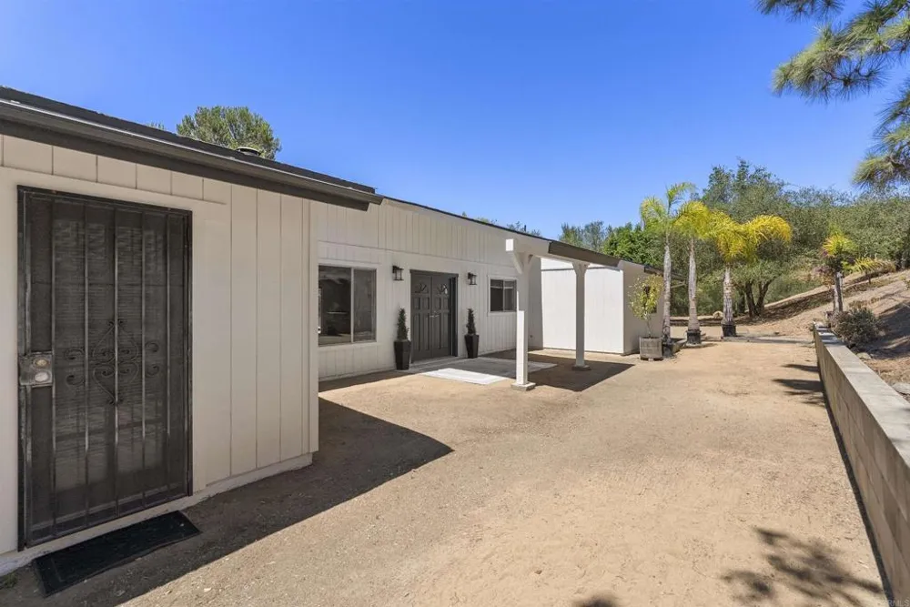 8964 Mount Israel Road Escondido, CA 92029
