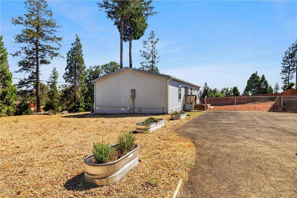 13737 S Park Magalia, CA 95954