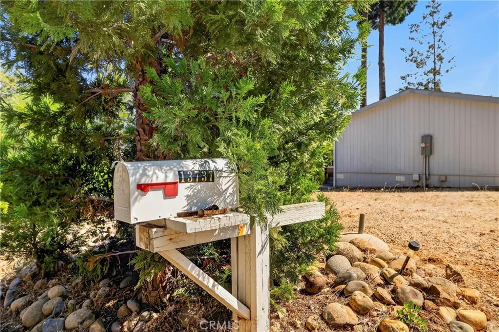 13737 S Park Magalia, CA 95954