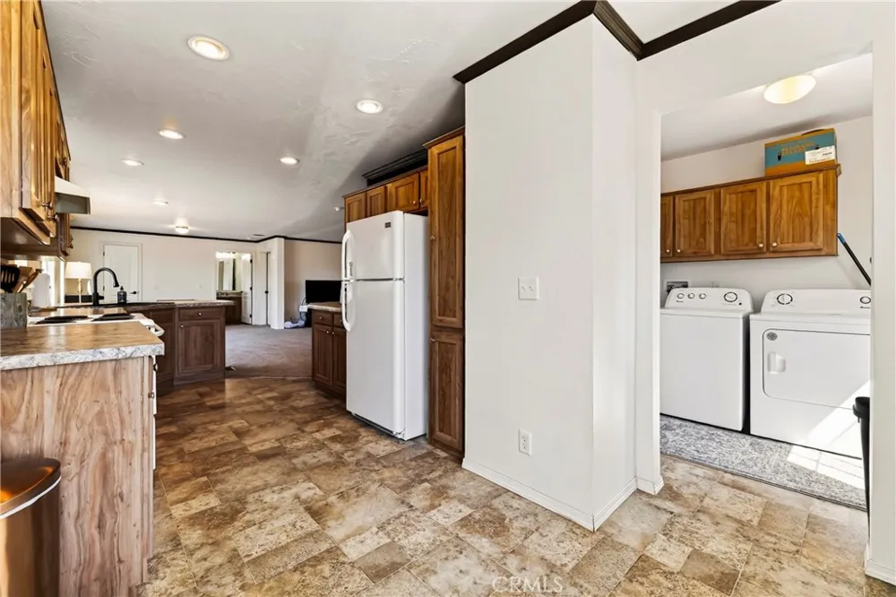 13737 S Park Magalia, CA 95954