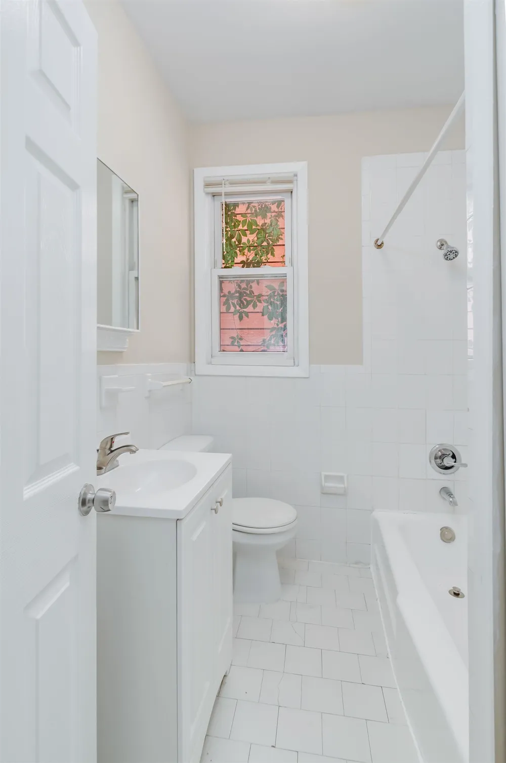 124 WEST 54TH ST Bayonne, NJ 07002