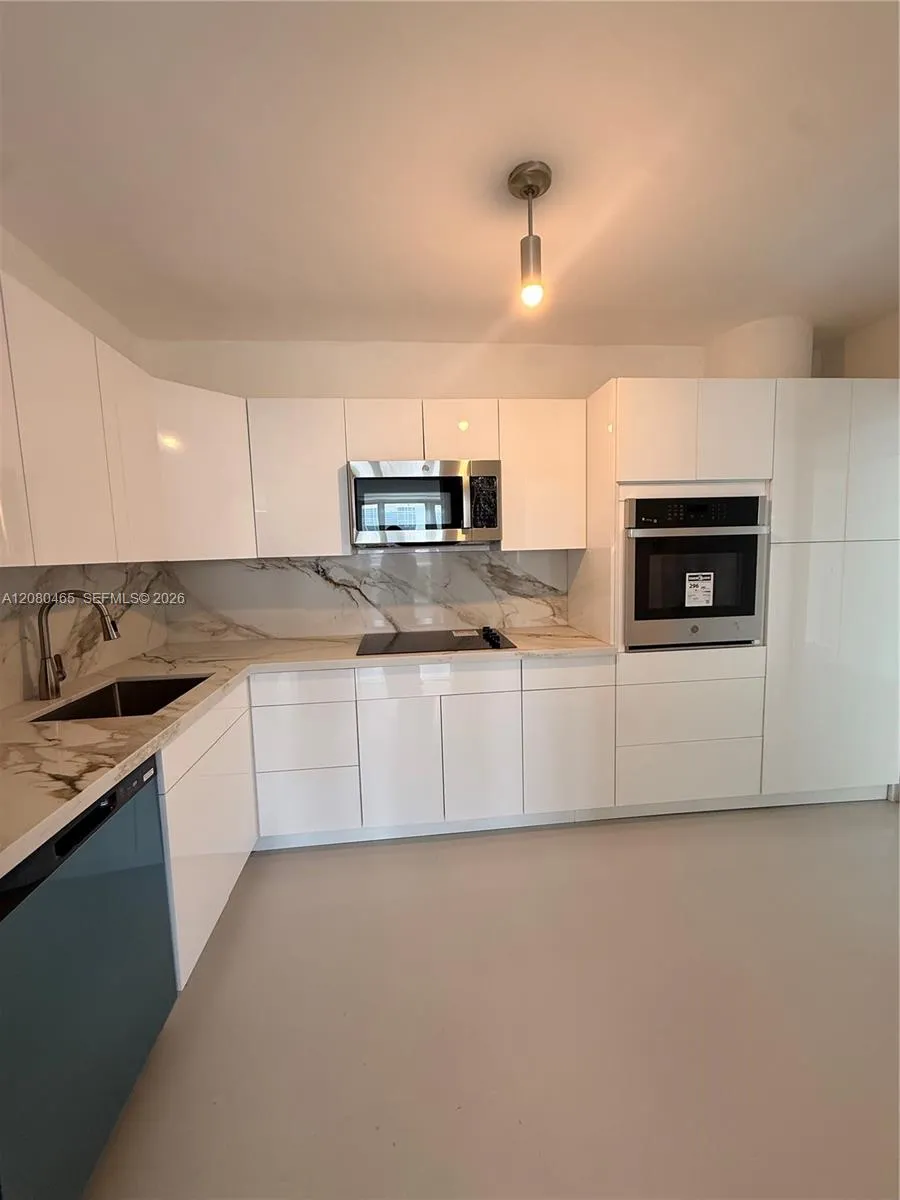 900 Bay Dr #722 Miami Beach, FL 33141