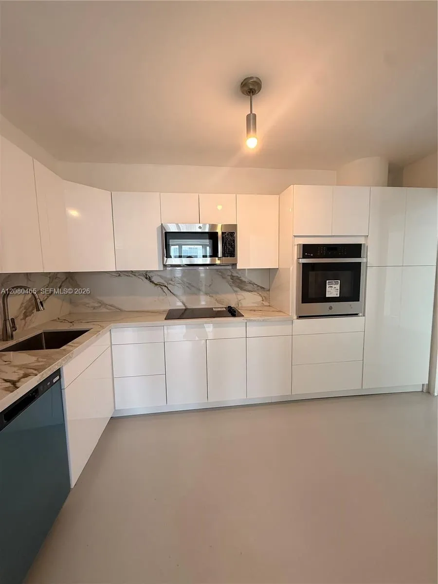 900 Bay Dr #722 Miami Beach, FL 33141