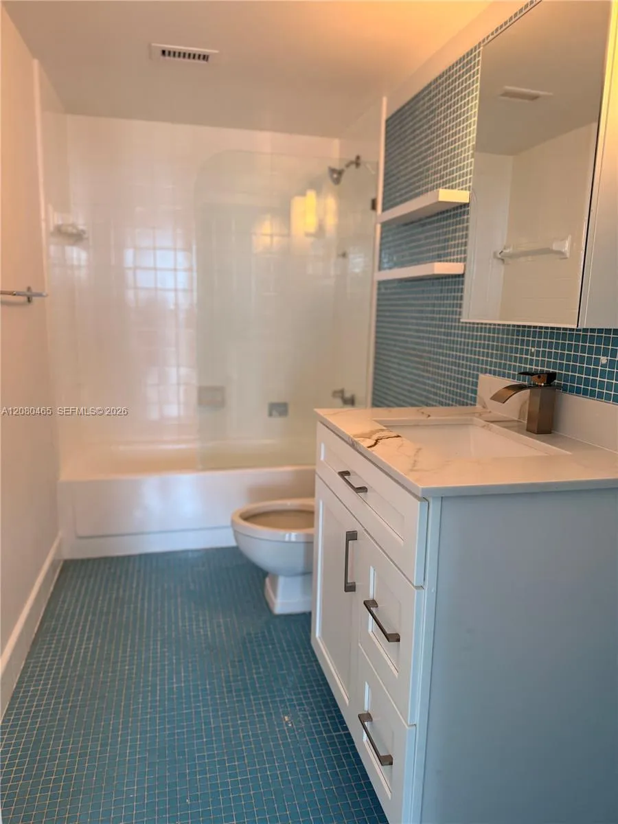 900 Bay Dr #722 Miami Beach, FL 33141