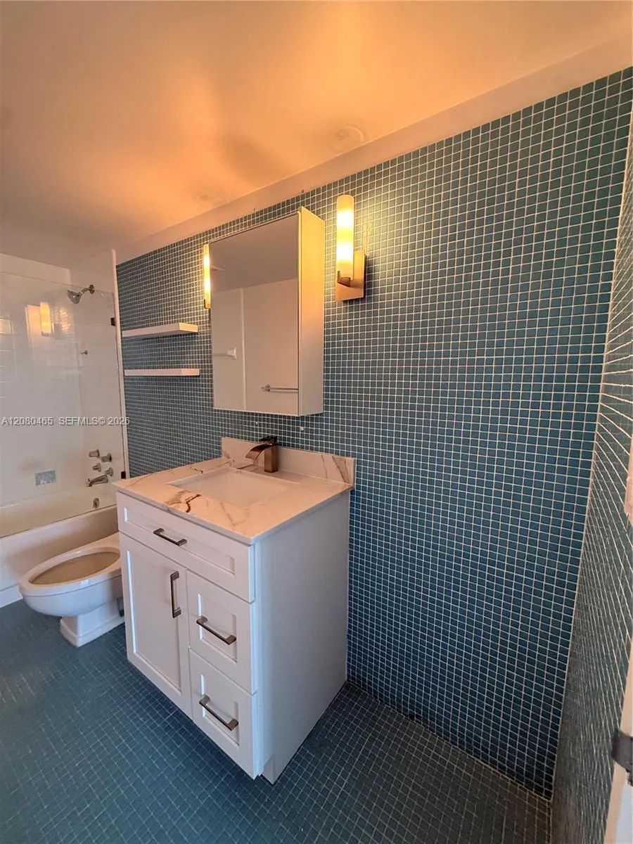 900 Bay Dr #722 Miami Beach, FL 33141