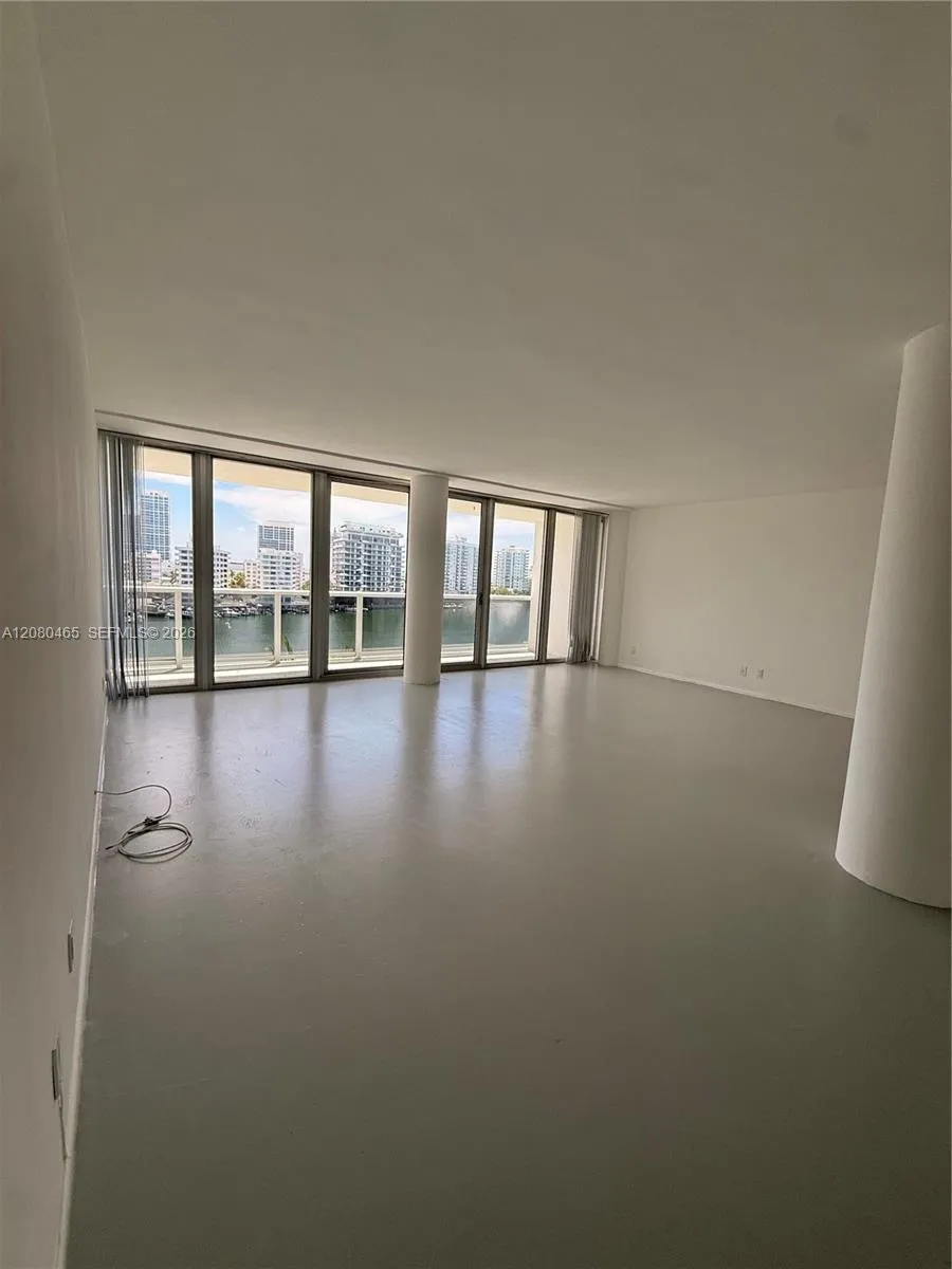 900 Bay Dr #722 Miami Beach, FL 33141