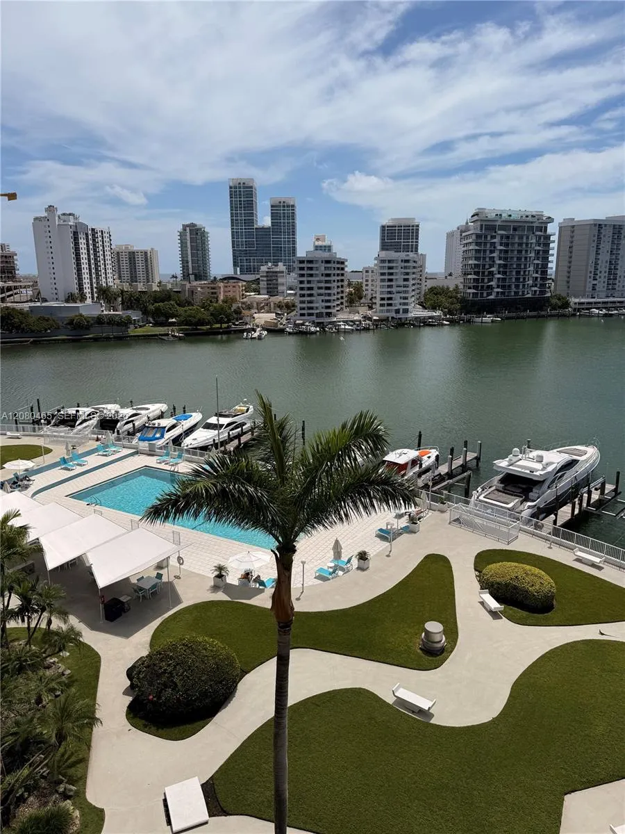900 Bay Dr #722 Miami Beach, FL 33141