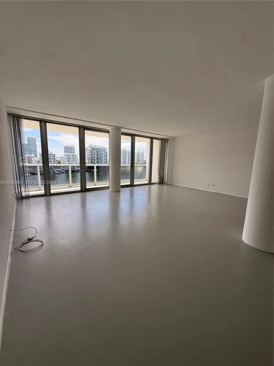 900 Bay Dr #722 Miami Beach, FL 33141