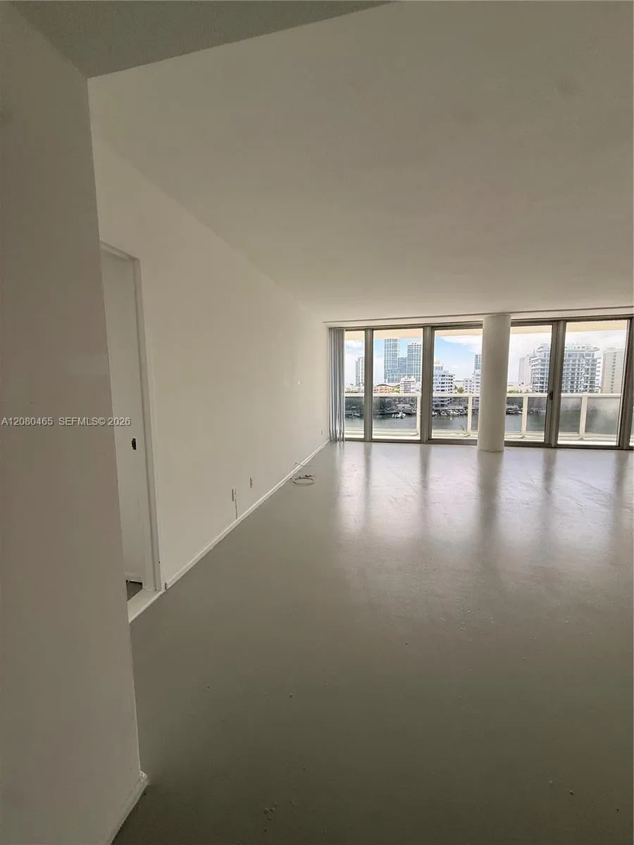 900 Bay Dr #722 Miami Beach, FL 33141