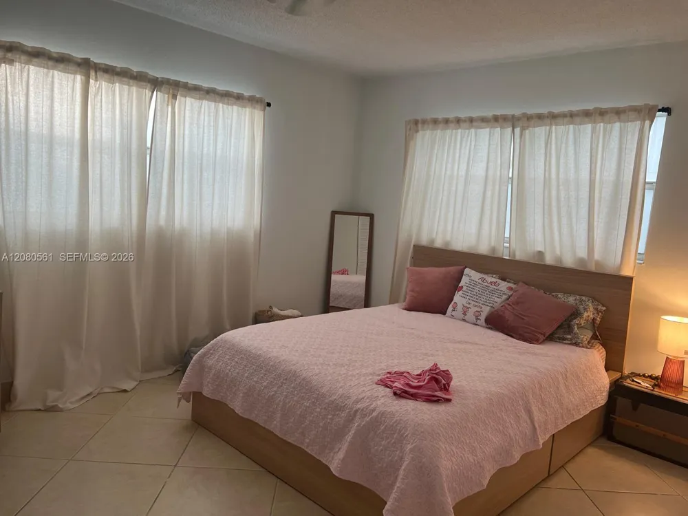 8764 SW 12th St #105 Miami, FL 33174