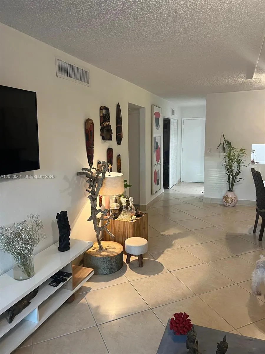 8764 SW 12th St #105 Miami, FL 33174