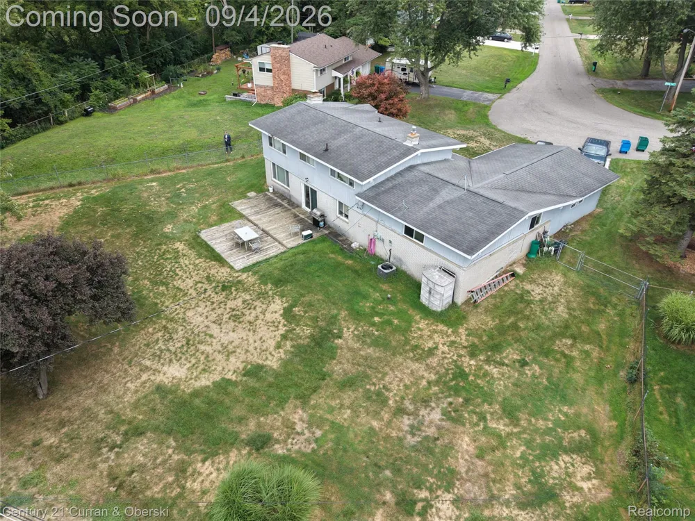 1869 Middle Trail Road Commerce Charter Township, MI 48390