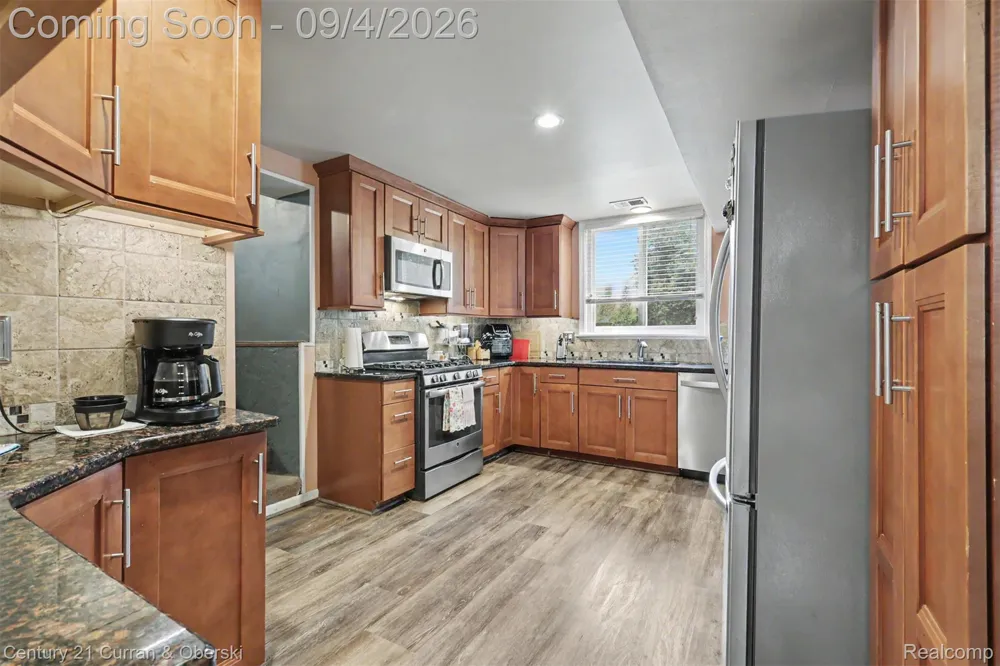 1869 Middle Trail Road Commerce Charter Township, MI 48390
