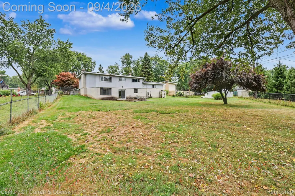 1869 Middle Trail Road Commerce Charter Township, MI 48390