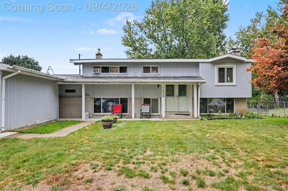 1869 Middle Trail Road Commerce Charter Township, MI 48390