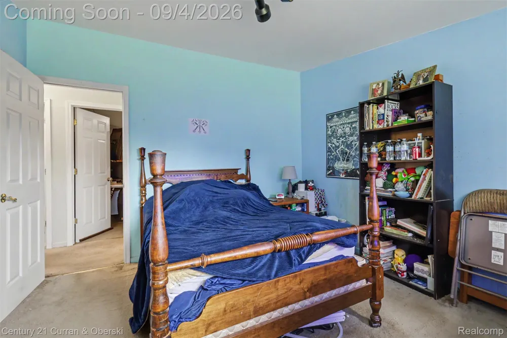 1869 Middle Trail Road Commerce Charter Township, MI 48390