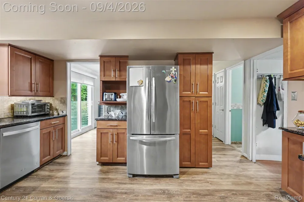 1869 Middle Trail Road Commerce Charter Township, MI 48390
