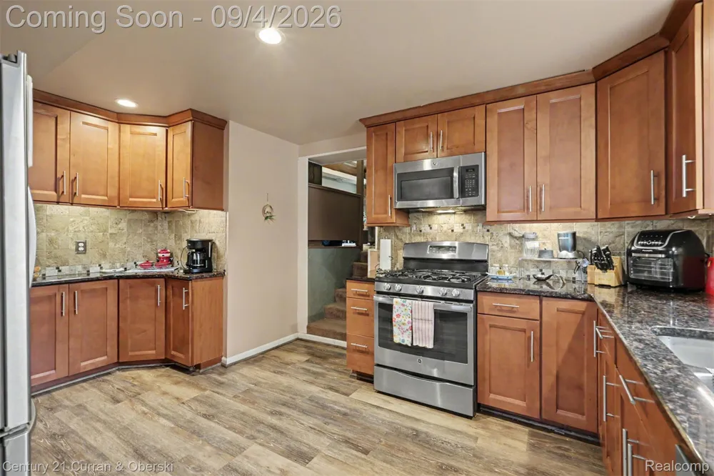 1869 Middle Trail Road Commerce Charter Township, MI 48390
