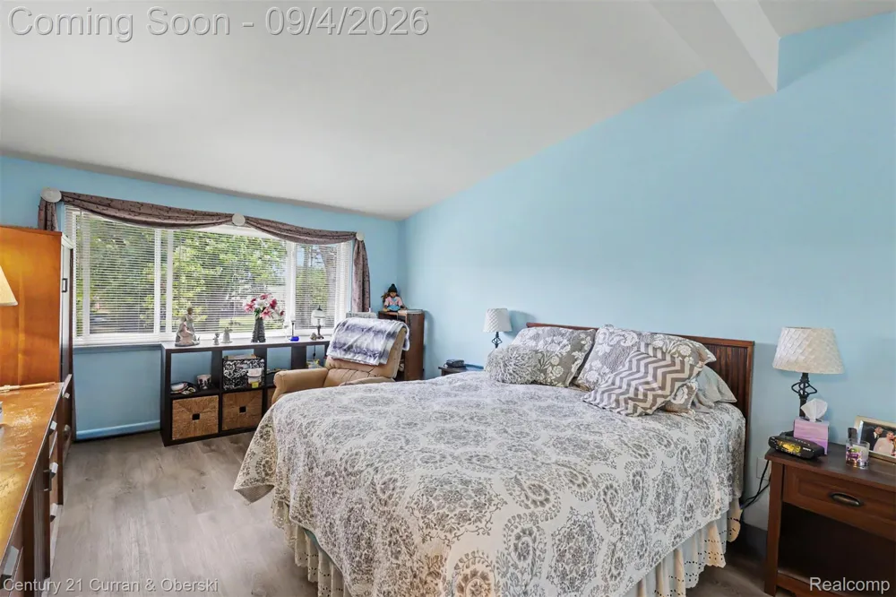 1869 Middle Trail Road Commerce Charter Township, MI 48390
