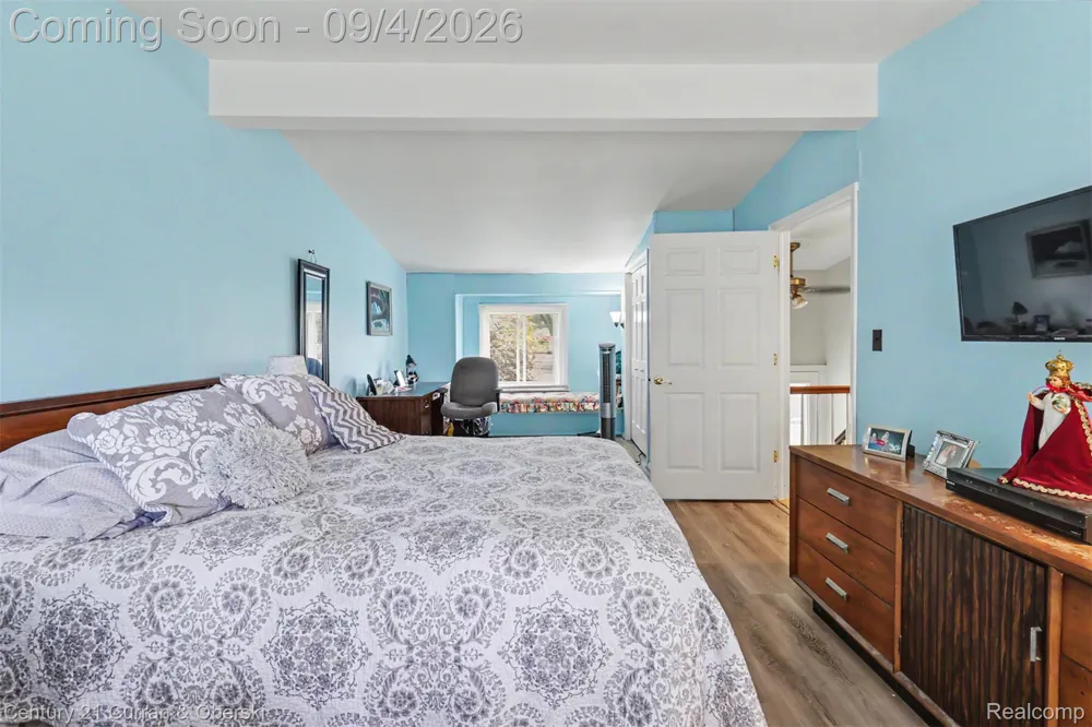 1869 Middle Trail Road Commerce Charter Township, MI 48390