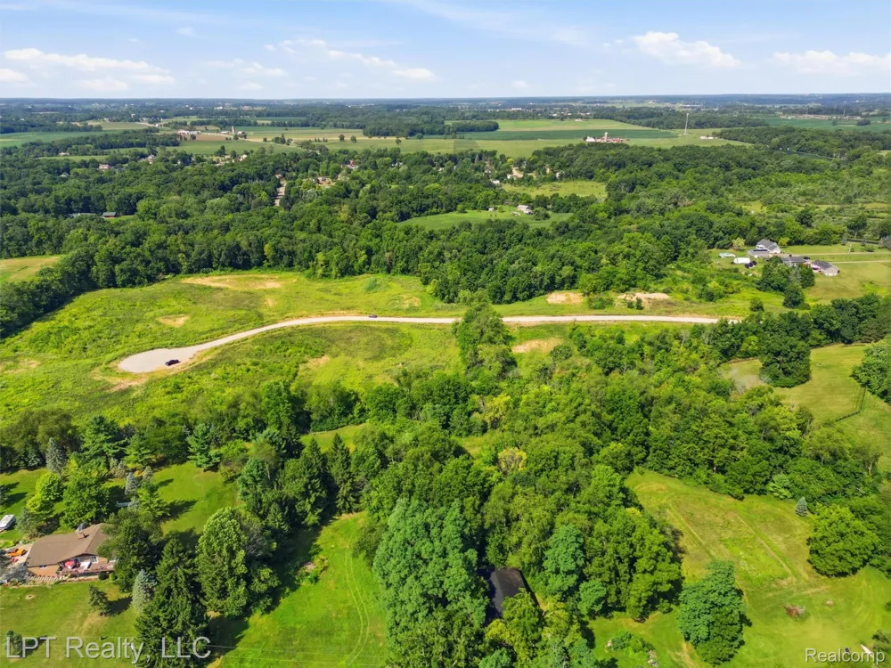9557 CREEKSIDE DRIVE Saline Township, MI 48176