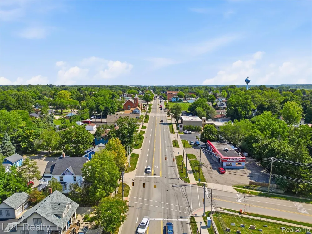 9571 CREEKSIDE DRIVE Saline Township, MI 48176