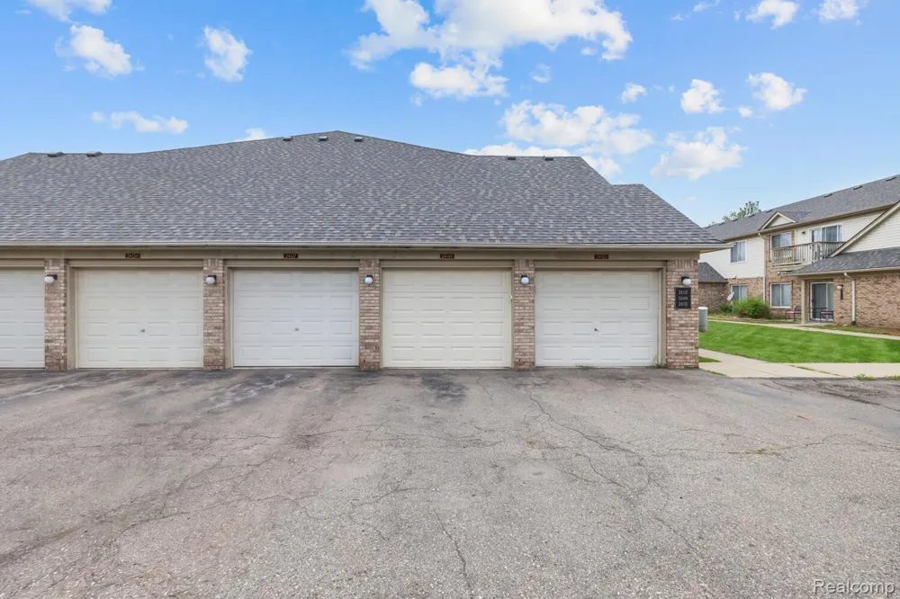 24149 Wedgewood Circle Warren City, MI 48091