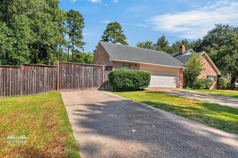 10130 Thornwood Drive Shreveport, LA 71106