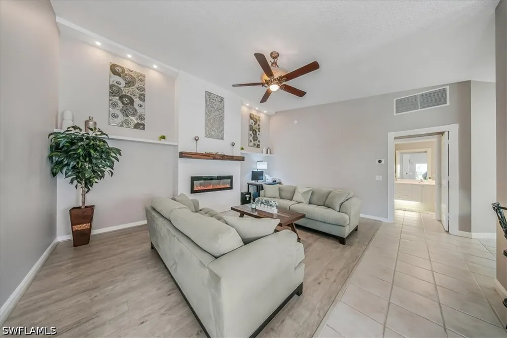 Pasadena Court Naples, FL 34109