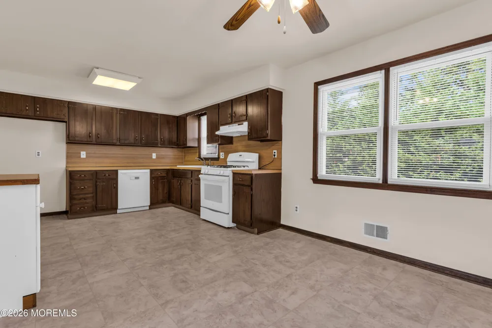 1118 Longboat Avenue Beachwood, NJ 08722
