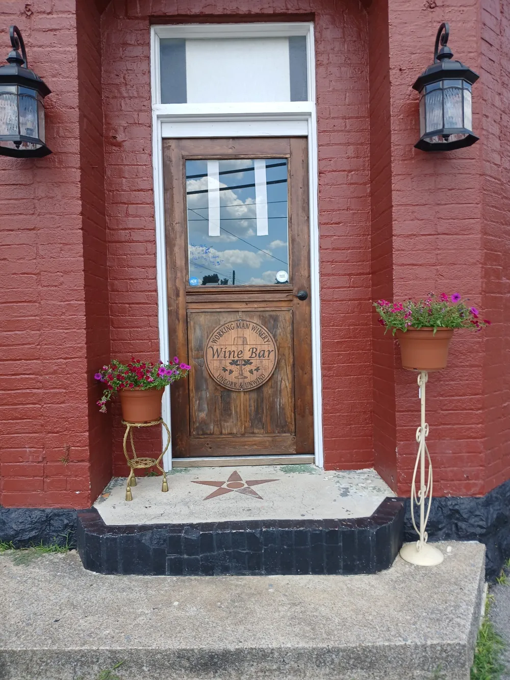 402 E Main St E Lebanon, TN 37087