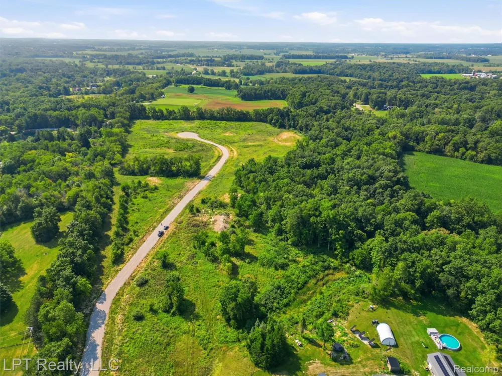 9577 CREEKSIDE DRIVE Saline Township, MI 48176