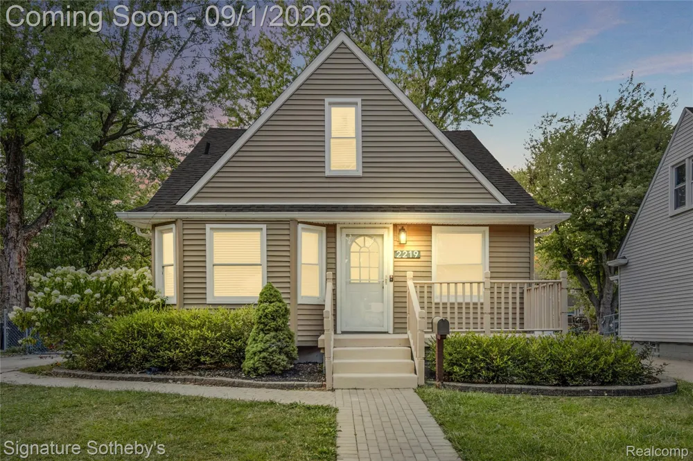 2219 Royal Avenue Berkley City, MI 48072