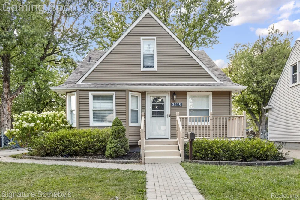 2219 Royal Avenue Berkley City, MI 48072